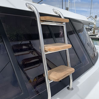 Échelle accès flybridge Fountaine Pajot astréa 42